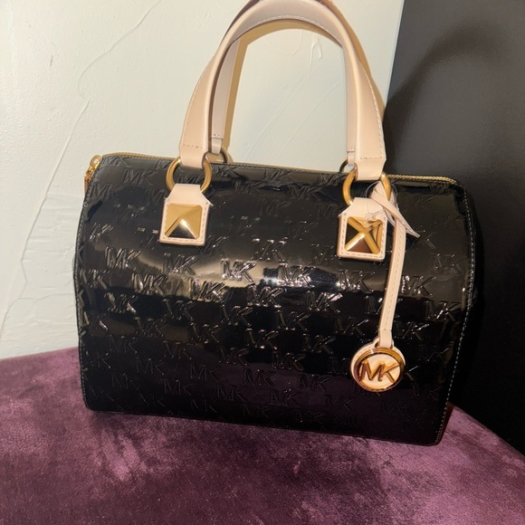 FINAL $$DROP!!BLACK PATENT MICHAEL KORS GRAYSON MEDIUM SACHEL AUTHENTIC - Picture 15 of 15